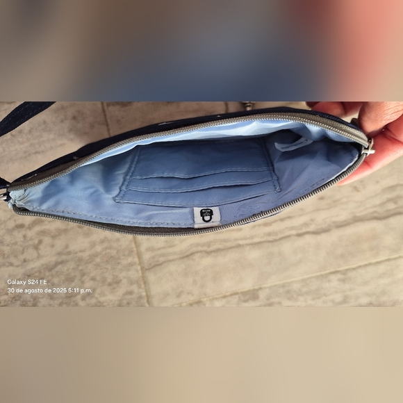 Baggallini Blue Men's Toiletry Bag - Picture 5 of 5